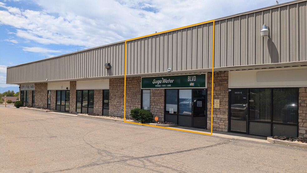 More Photos Of 2200 Chambers Rd, Aurora Warehouse For Lease