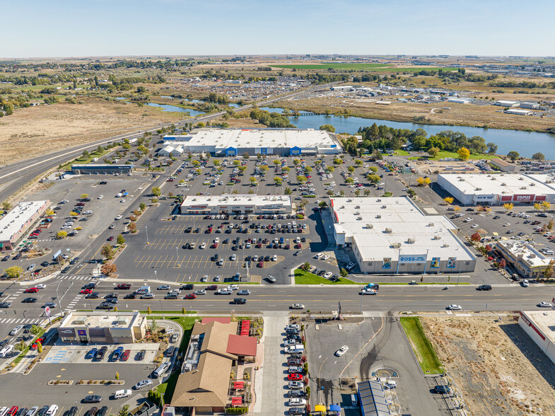 Primary Photo Of 911 N Stratford Rd, Moses Lake General Retail For Lease