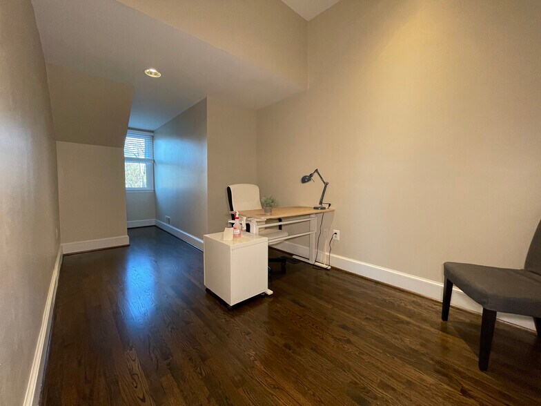 More Photos Of 123 N Henry St, Alexandria Office For Lease