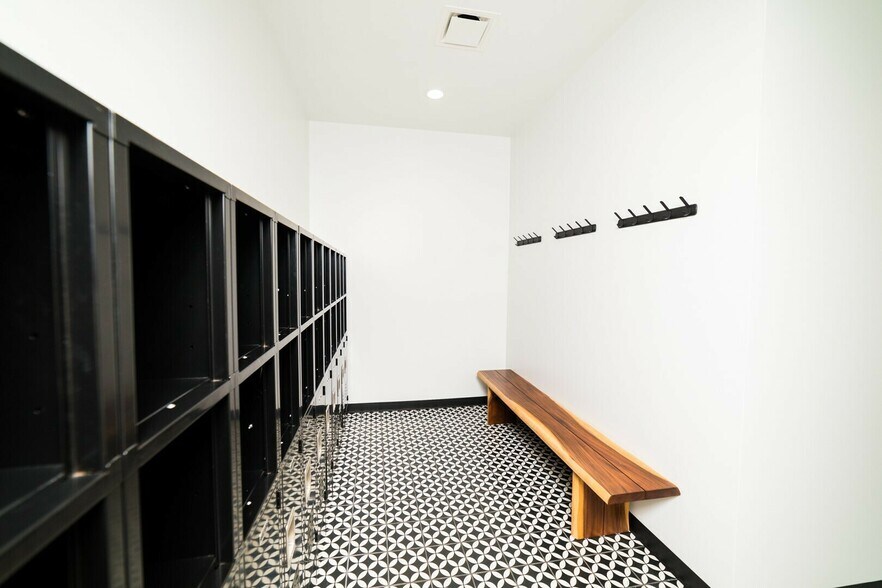 More Photos Of 6920 EP True Pky, West Des Moines General Retail For Lease