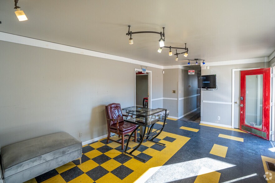 More Photos Of 1613 Ronald Dr, Raleigh Auto Dealership For Sale