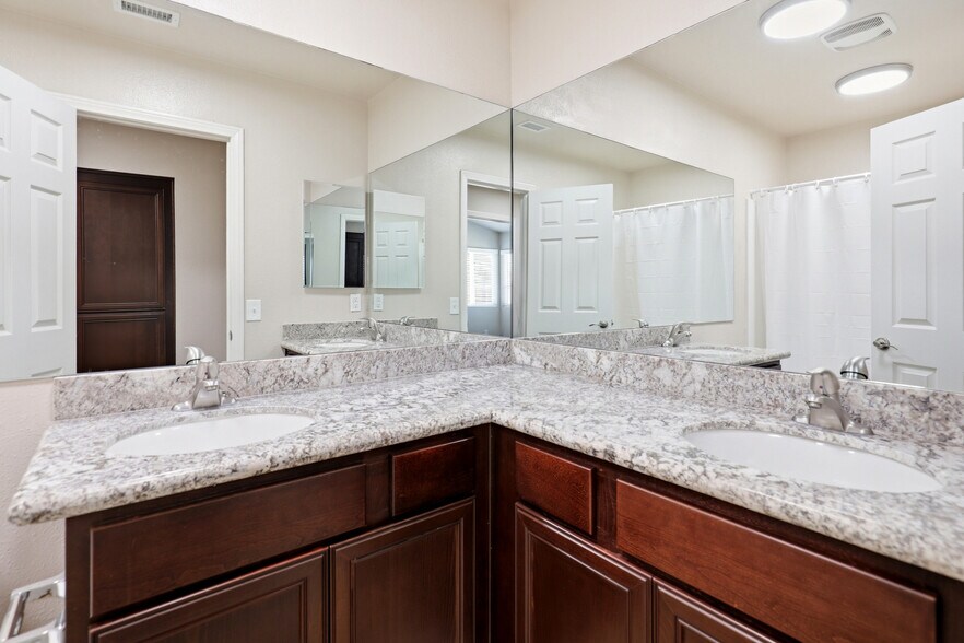 More Photos Of 445-523 Hart Dr, El Cajon Apartments For Sale