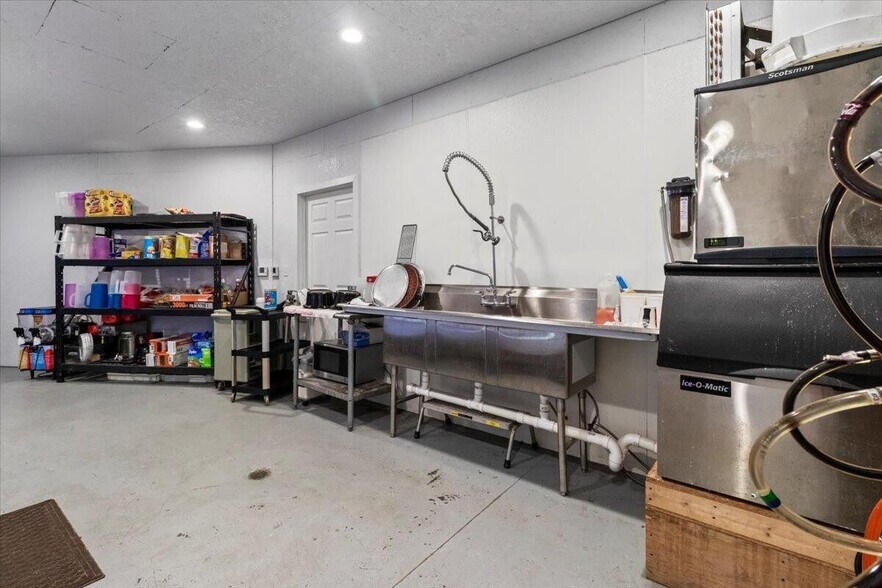More Photos Of 1649 W US Highway 160, West Plains Skating Rink For Sale