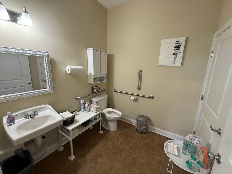 More Photos Of 1702 Saugahatchee Rd, Auburn Service For Lease