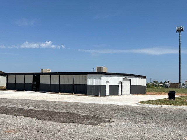 More Photos Of 805 NW 24th St, Moore Freestanding For Sale