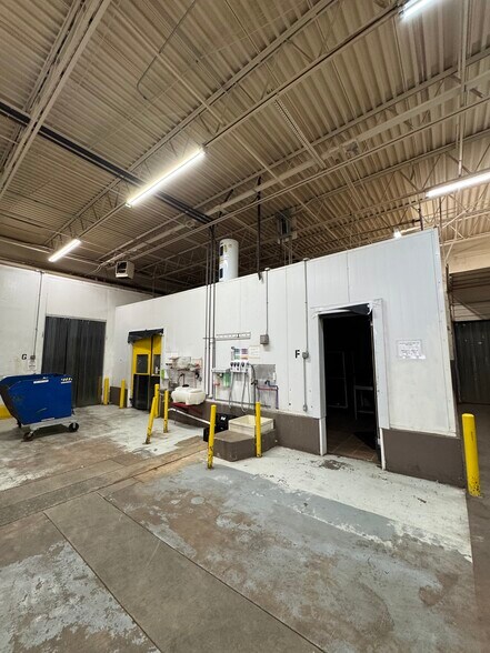 More Photos Of 8716 SE 15th St, Oklahoma City Distribution For Sale