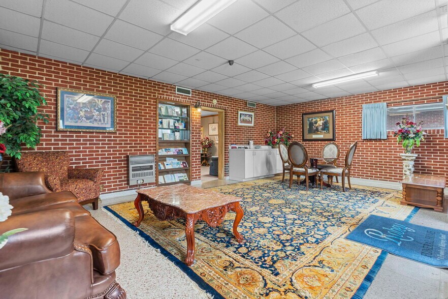 More Photos Of 403 W Sterling St, Baytown Specialty For Sale