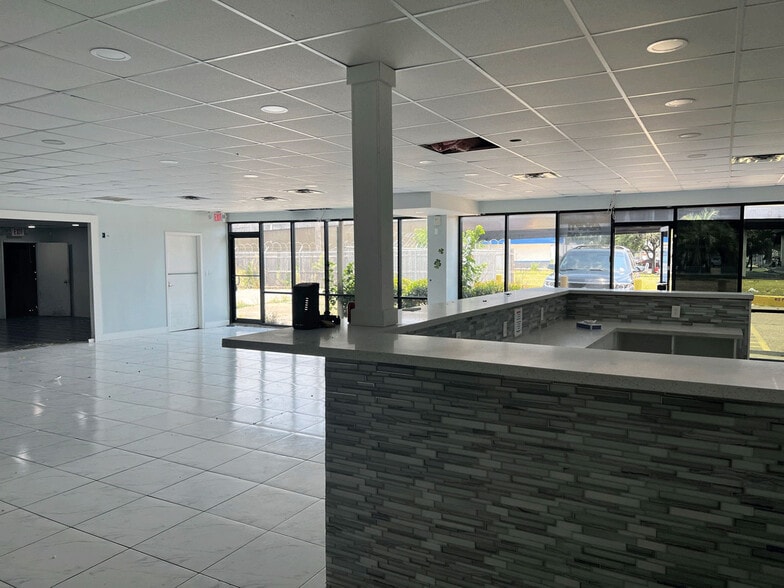 More Photos Of 3433 I-45, Houston Freestanding For Lease