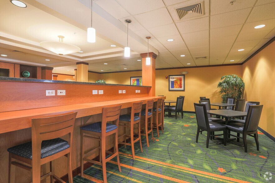 More Photos Of 1520 Mount Garfield Rd, Norton Shores Hotel For Sale