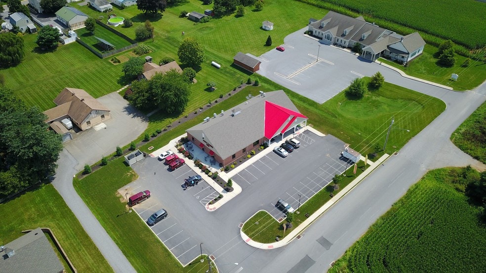 More Photos Of 23 Center St, Intercourse Freestanding For Lease