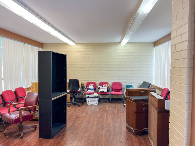 More Photos Of 116 E Robert S Kerr Blvd, Wynnewood Medical For Sale