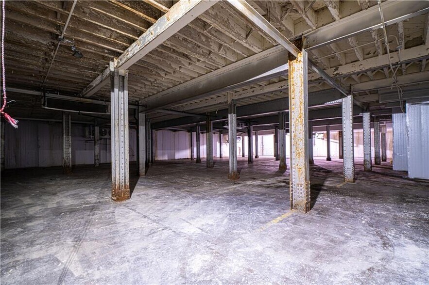 More Photos Of 202 Main St, Saint Joseph Refrigeration Cold Storage For Lease