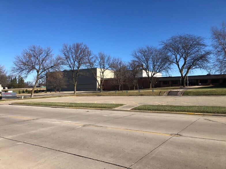 Primary Photo Of 411 S 1st Ave, Albert Lea Warehouse For Lease