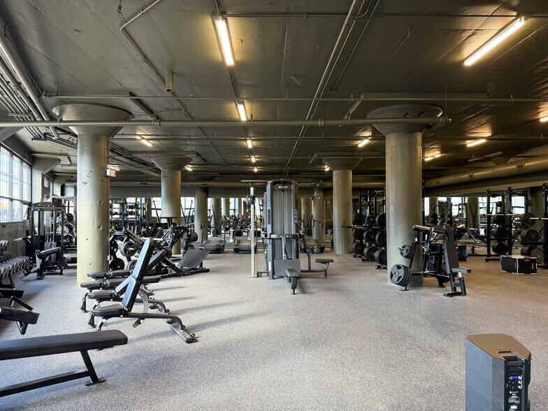 More Photos Of 1001 N North Branch St, Chicago Flex For Lease