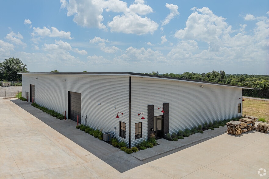 Primary Photo Of 1577 Freedom Market Pl, Edmond Warehouse For Sale