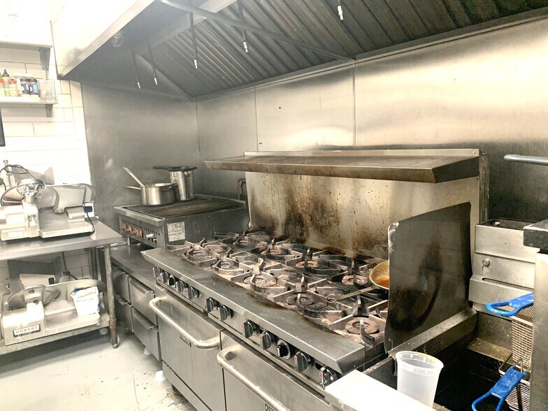 More Photos Of 564 DeKalb Ave, Brooklyn Warehouse For Lease