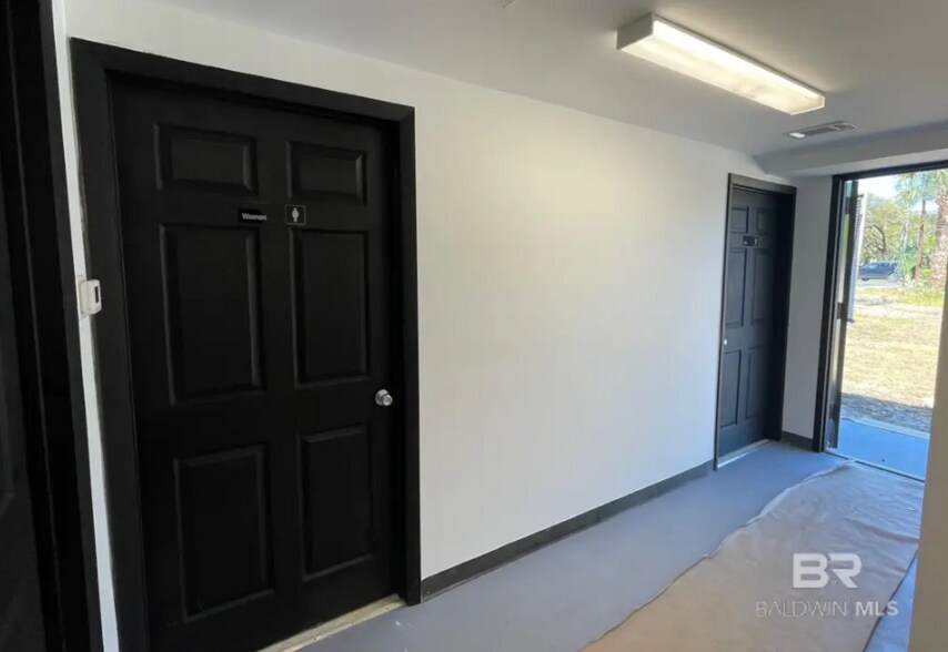 More Photos Of 523 S Old Corry Field Rd, Pensacola Warehouse For Lease