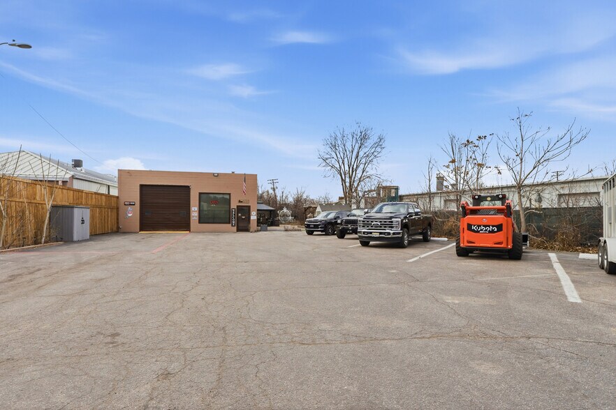 More Photos Of 4615 S Santa Fe Dr, Englewood Service For Sale