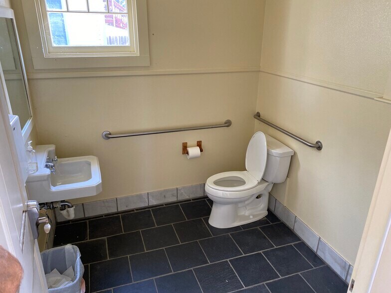 More Photos Of 862 3rd St, Santa Rosa Office For Lease