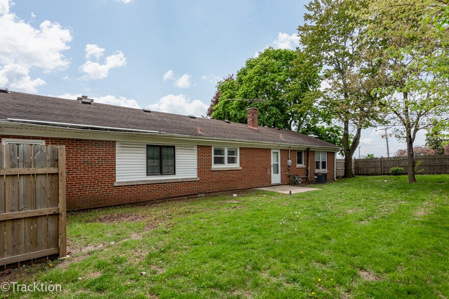 More Photos Of 565 E Saint Charles Rd, Carol Stream Healthcare For Sale