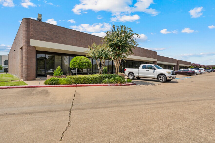 More Photos Of 2525 W Bellfort St, Houston Research And Development For Lease