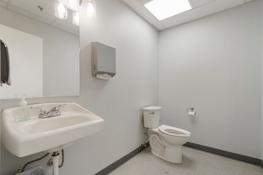 More Photos Of 5440 S 101st East Ave, Tulsa Warehouse For Sale