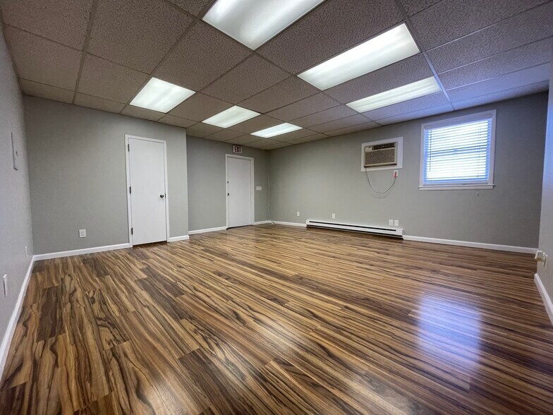 More Photos Of 2504 Grand Ave, Baldwin Office For Sale