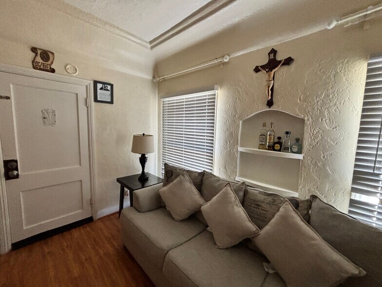 More Photos Of 925 N Lacy St, Santa Ana Apartments For Sale
