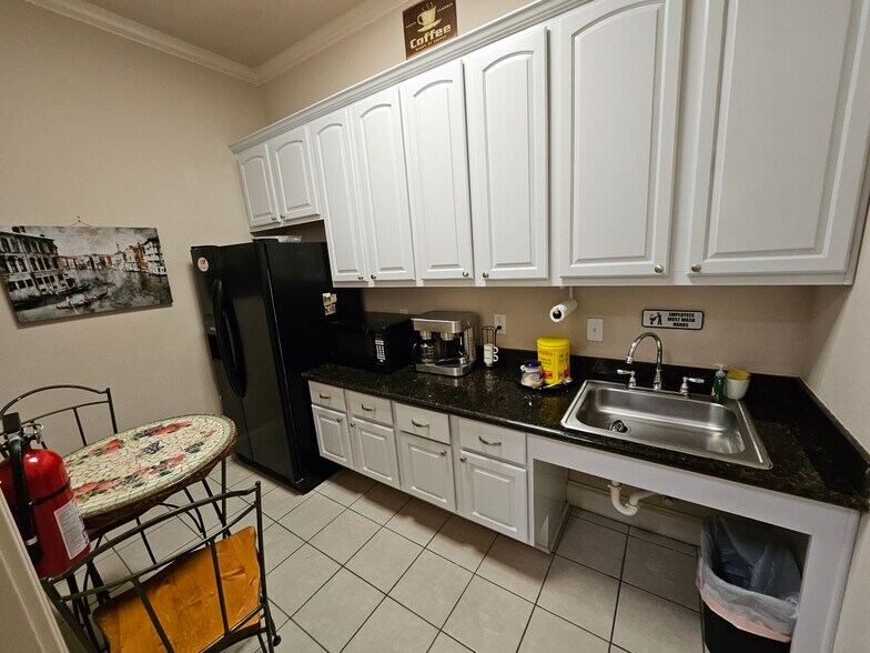 More Photos Of 1806 Snake River Rd, Katy Medical For Sale