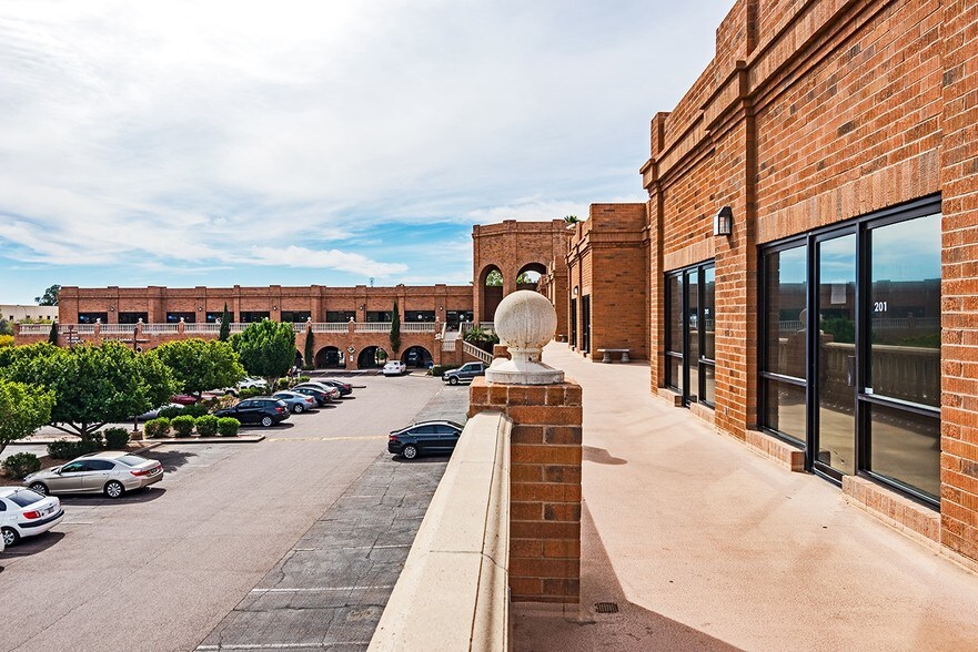 More Photos Of 8010 E McDowell Rd, Scottsdale Office For Lease