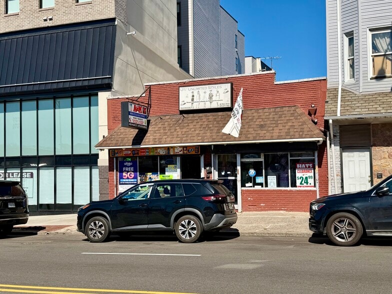 More Photos Of 467 Main St, Orange Storefront For Lease