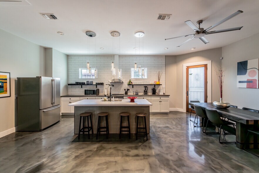 More Photos Of 630 S Walters, San Antonio Freestanding For Sale