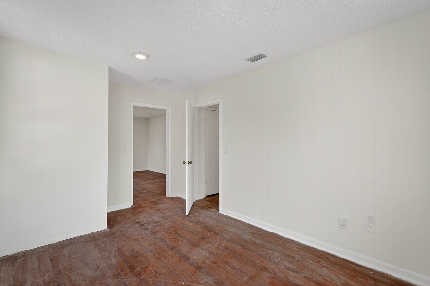 More Photos Of 219 Magnolia Ave, Daytona Beach Storefront Retail Residential For Sale