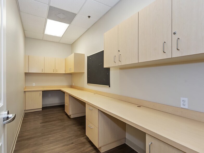 More Photos Of 35400 Bob Hope Dr, Rancho Mirage Medical For Sale