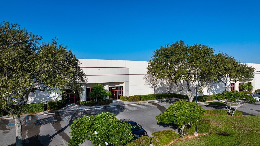 More Photos Of 10109-10181 USA Today Way, Miramar Warehouse For Lease