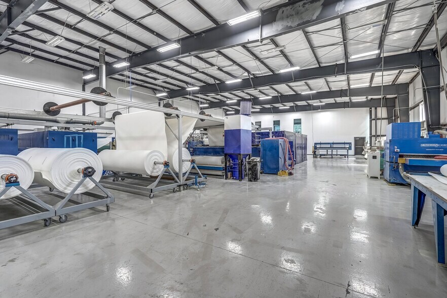 More Photos Of 48 Zion Station Ct, Troy Warehouse For Lease
