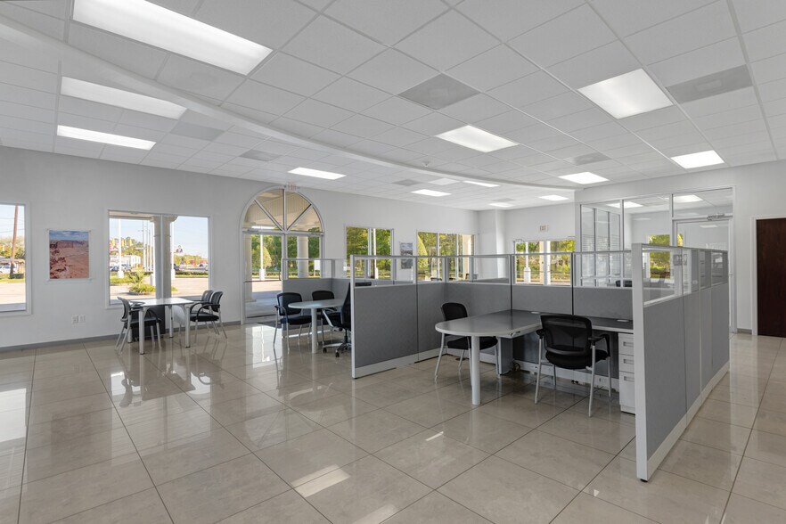 More Photos Of 2611 Ambassador Caffery Pky, Lafayette Storefront For Sale