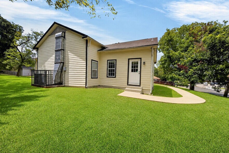 More Photos Of 1309 15th St, Huntsville Storefront Retail Residential For Sale