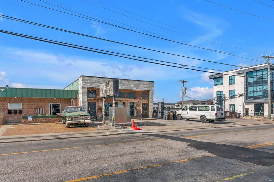 More Photos Of 823 Woodland St, Nashville Freestanding For Lease