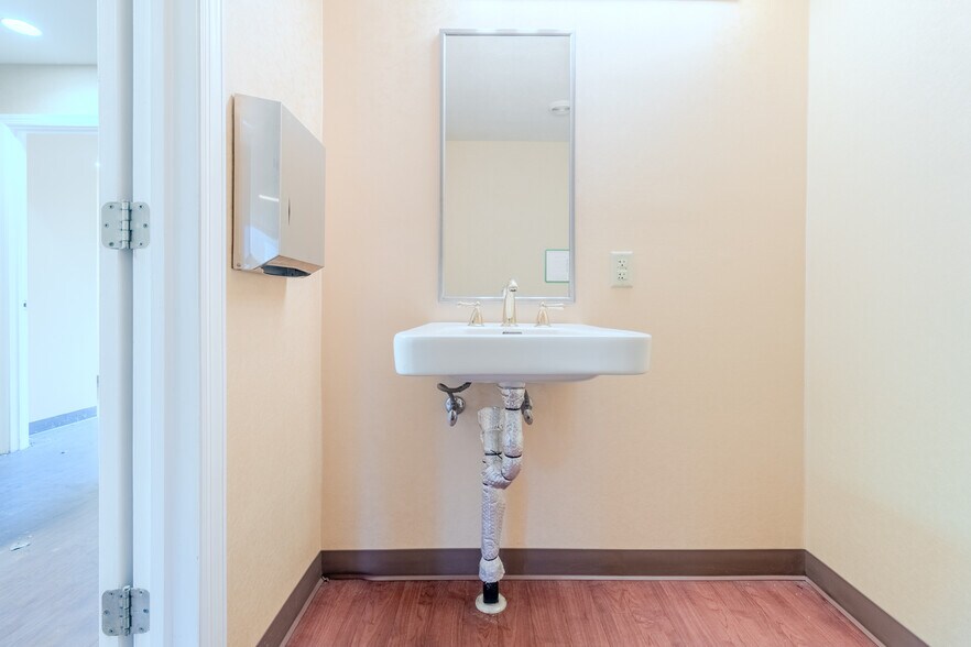 More Photos Of 1600 Wildlife Lodge Rd, Lower Burrell Medical For Lease