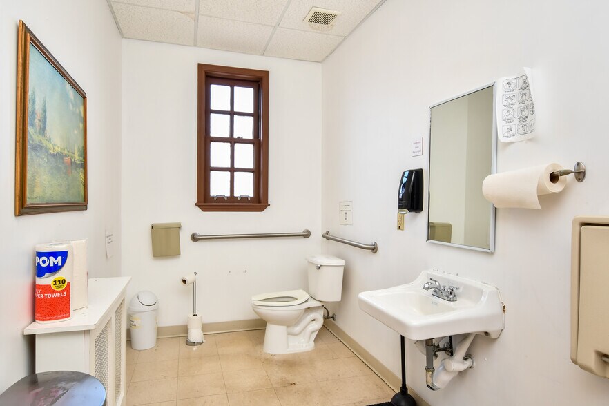 More Photos Of 429 N Main St, Greenville Office Residential For Sale
