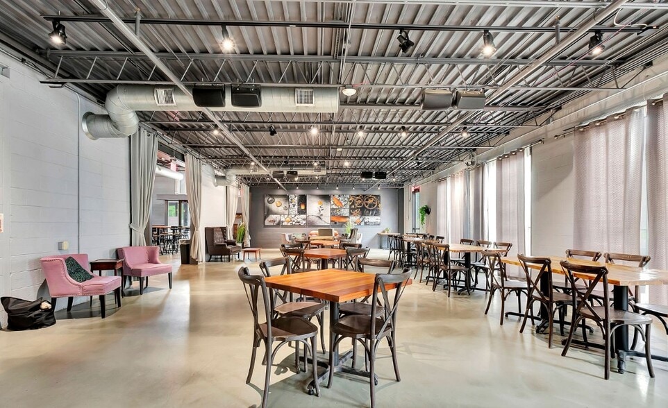 More Photos Of 3717 Jonlen Dr, Fairfax Flex For Sale