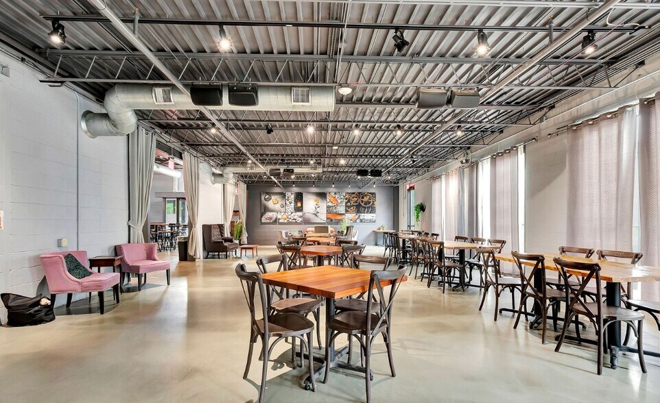 More Photos Of 3717 Jonlen Dr, Fairfax Flex For Sale