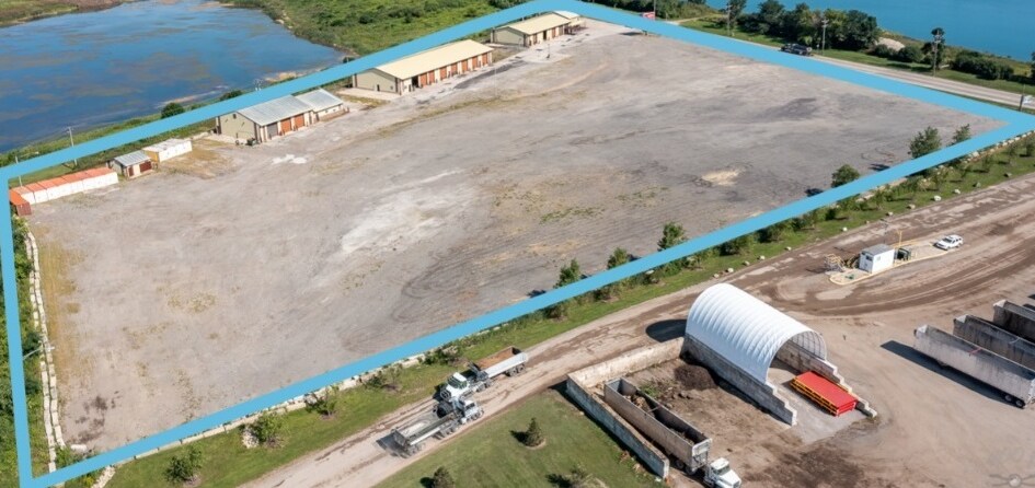 More Photos Of 3504 S Virginia, Crystal Lake Truck Terminal For Sale