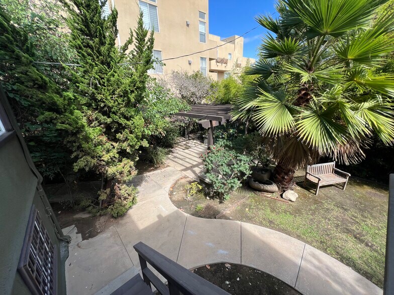 More Photos Of 658 S Bronson Ave, Los Angeles Office Residential For Sale