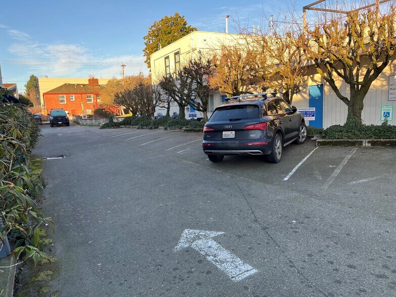 More Photos Of 7715 24th Ave NW, Seattle Office For Sale