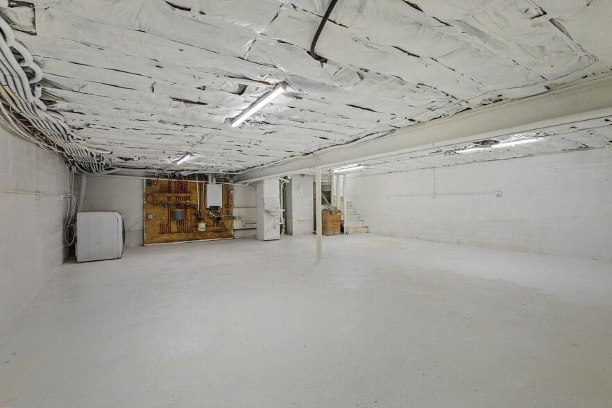 More Photos Of 116 Calverley St, Providence Storefront For Sale