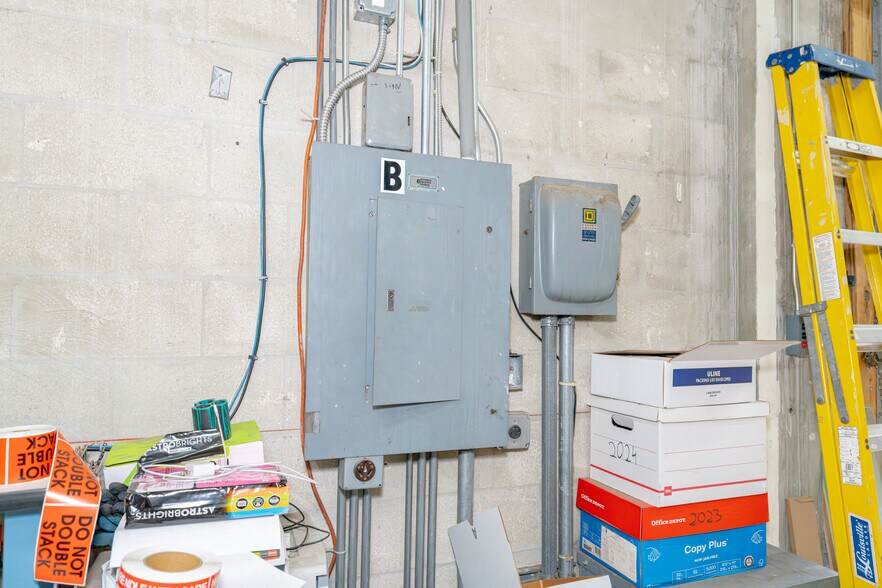 More Photos Of 4000 N 28th Ter, Hollywood Warehouse For Lease