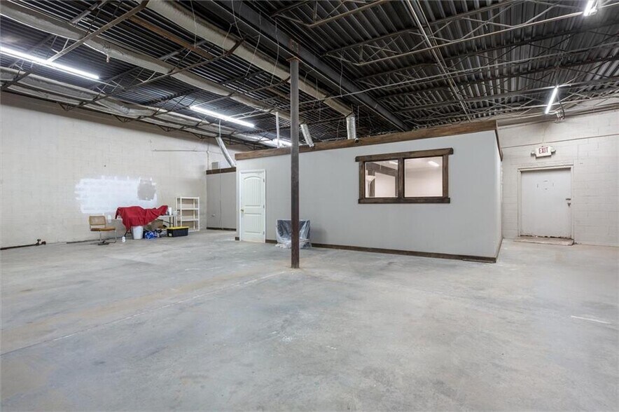 More Photos Of 306 US 123 Byp, Seneca Manufacturing For Lease
