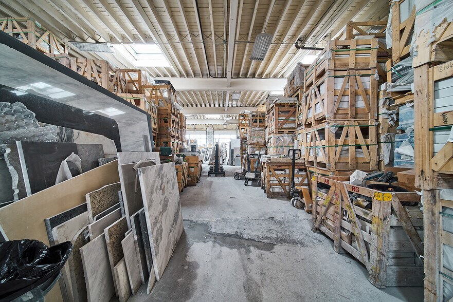 More Photos Of 2100 Jericho Tpke, Garden City Park Warehouse For Lease